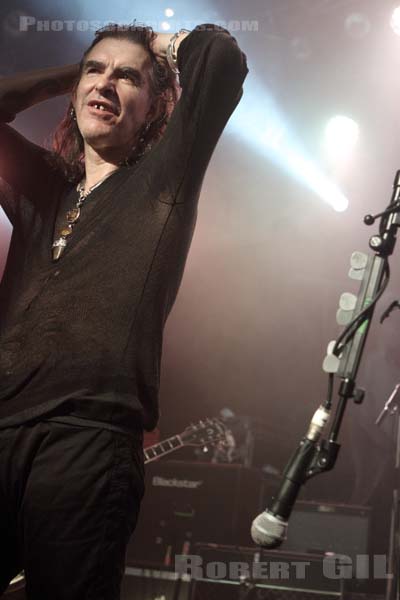 NEW MODEL ARMY - 2013-12-20 - PARIS - Divan du Monde - Justin Edward Sullivan